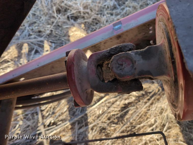 image for item DT1752 New Holland 664 round baler