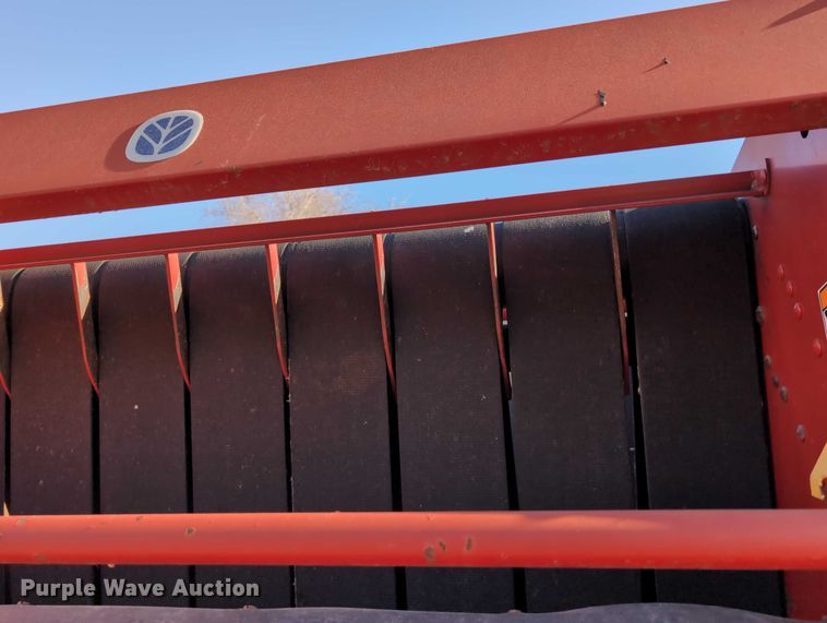 image for item DT1752 New Holland 664 round baler