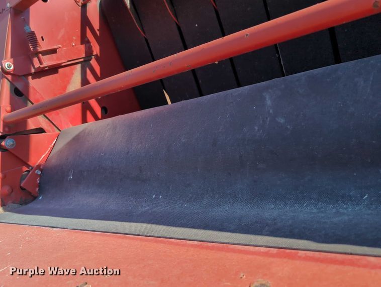 image for item DT1752 New Holland 664 round baler