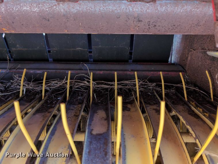 image for item DT1752 New Holland 664 round baler