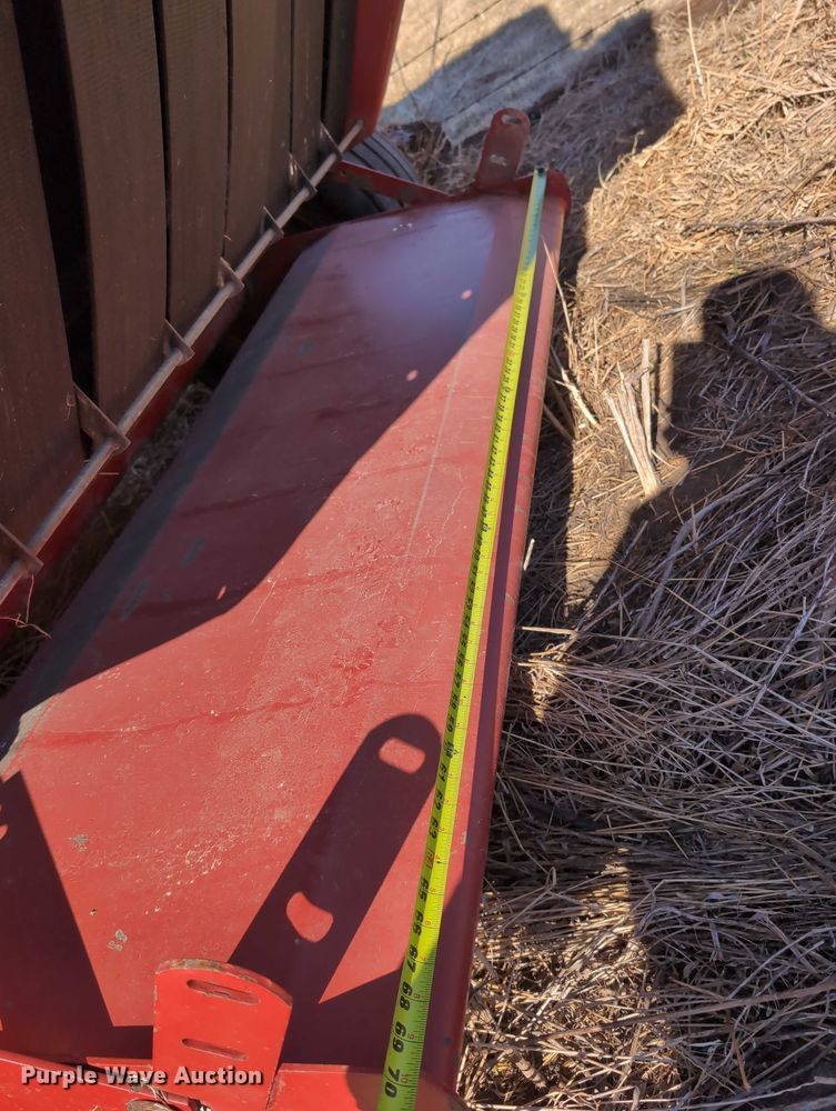 image for item DT1752 New Holland 664 round baler