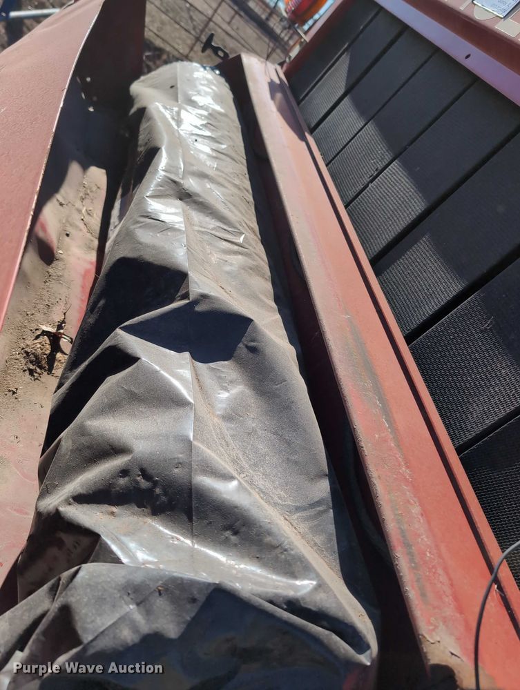 image for item DT1752 New Holland 664 round baler