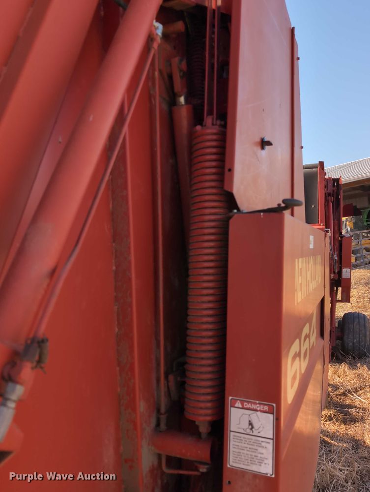 image for item DT1752 New Holland 664 round baler