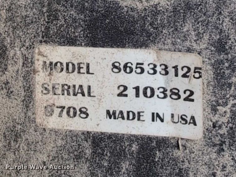 image for item DT1752 New Holland 664 round baler