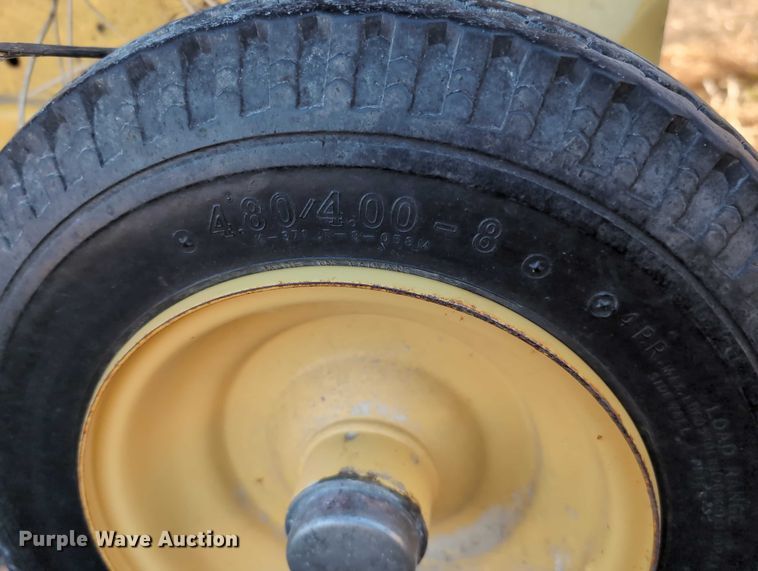 image for item DT1752 New Holland 664 round baler