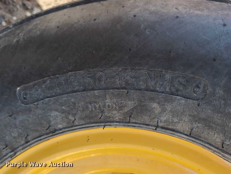 image for item DT1752 New Holland 664 round baler