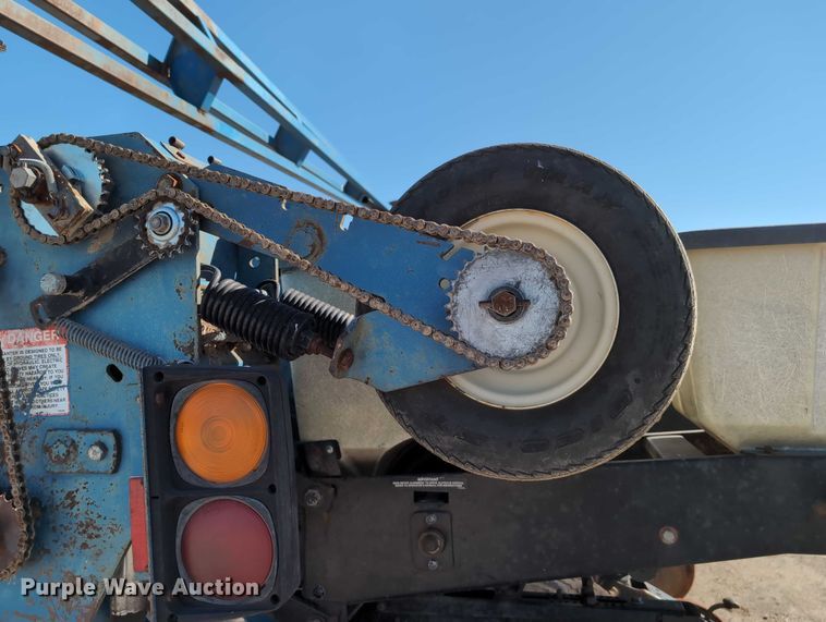 image for item DT1753 1996 Kinze 2600 split row no-till planter