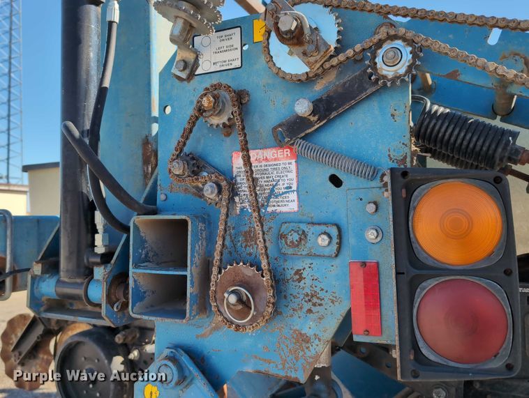 image for item DT1753 1996 Kinze 2600 split row no-till planter