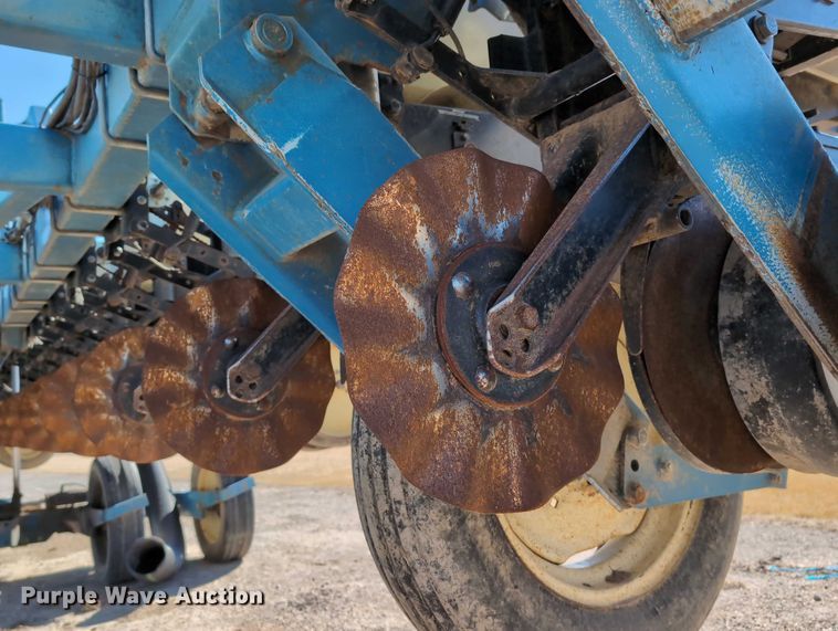 image for item DT1753 1996 Kinze 2600 split row no-till planter