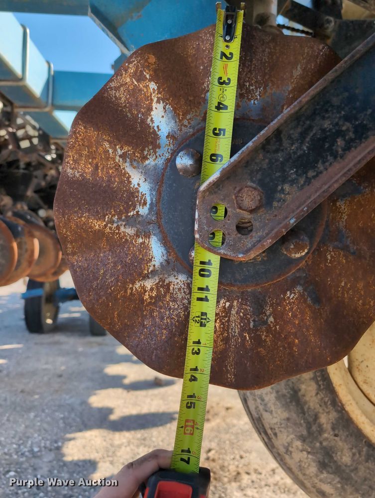 image for item DT1753 1996 Kinze 2600 split row no-till planter