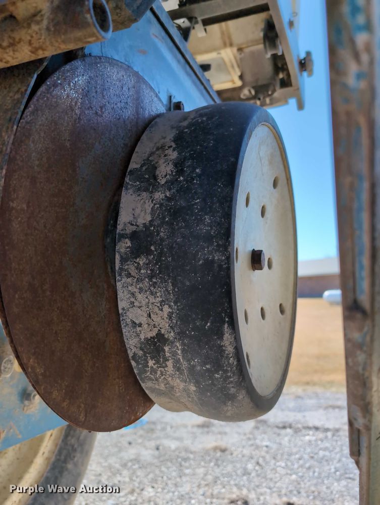 image for item DT1753 1996 Kinze 2600 split row no-till planter