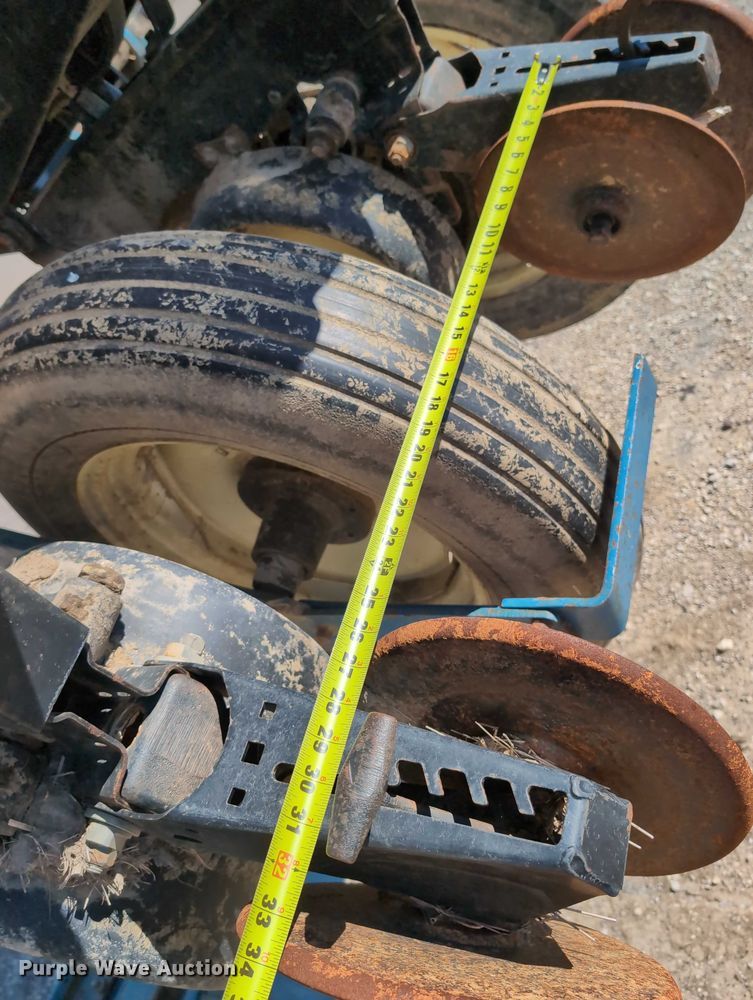 image for item DT1753 1996 Kinze 2600 split row no-till planter