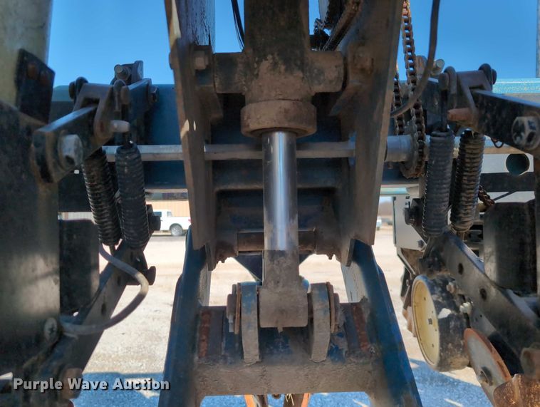 image for item DT1753 1996 Kinze 2600 split row no-till planter