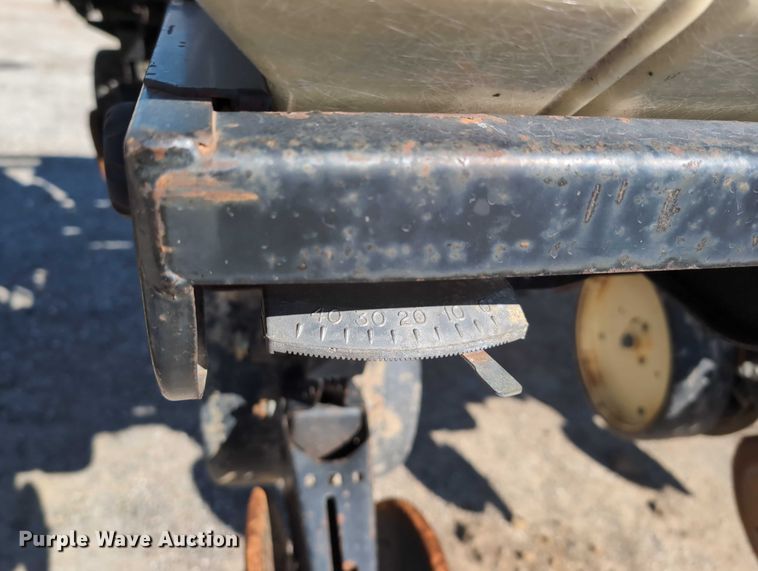 image for item DT1753 1996 Kinze 2600 split row no-till planter