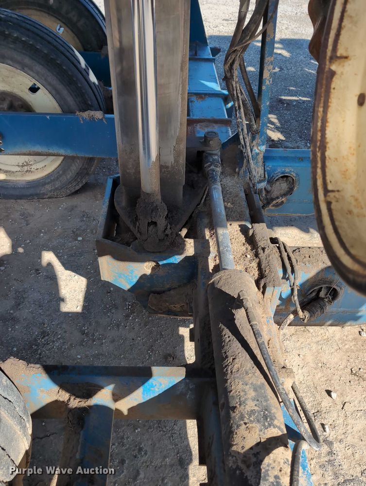 image for item DT1753 1996 Kinze 2600 split row no-till planter