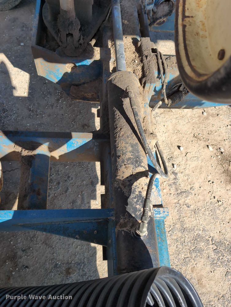 image for item DT1753 1996 Kinze 2600 split row no-till planter