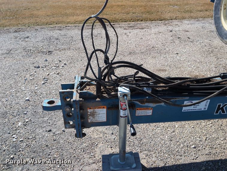 image for item DT1753 1996 Kinze 2600 split row no-till planter