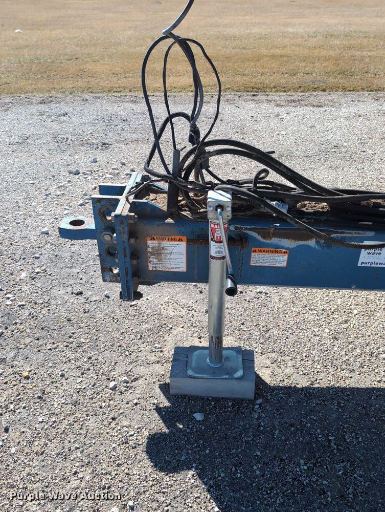 image for item DT1753 1996 Kinze 2600 split row no-till planter