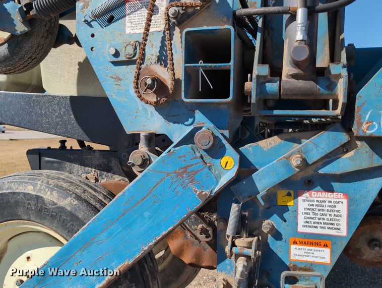 image for item DT1753 1996 Kinze 2600 split row no-till planter