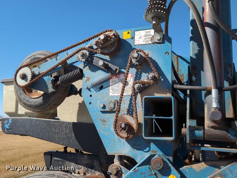 image for item DT1753 1996 Kinze 2600 split row no-till planter