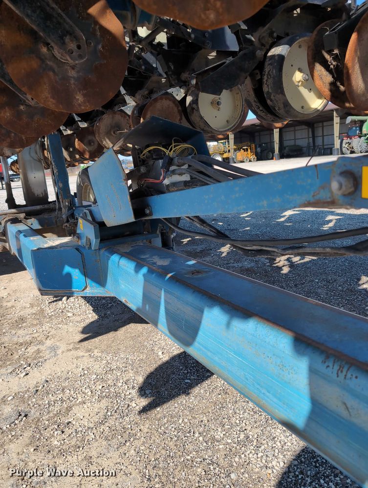 image for item DT1753 1996 Kinze 2600 split row no-till planter