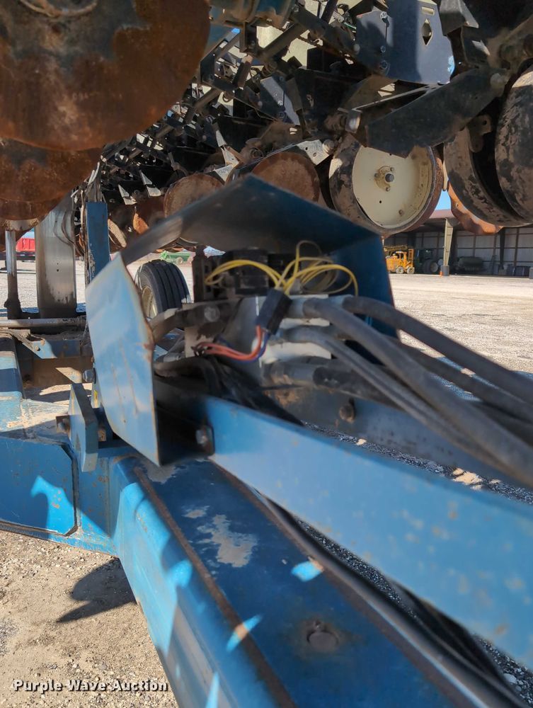 image for item DT1753 1996 Kinze 2600 split row no-till planter