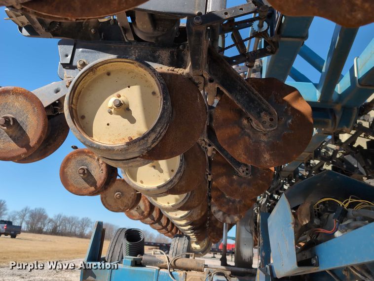 image for item DT1753 1996 Kinze 2600 split row no-till planter