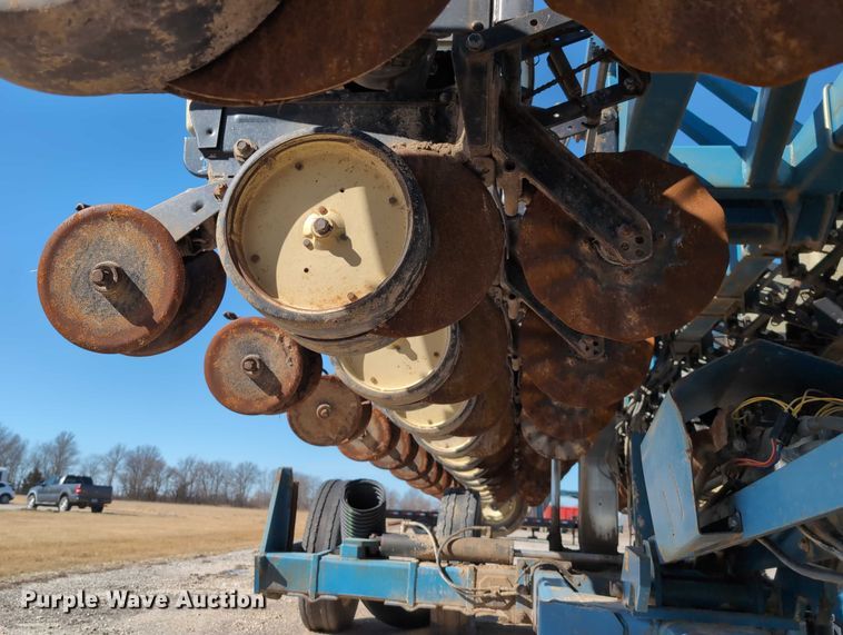 image for item DT1753 1996 Kinze 2600 split row no-till planter