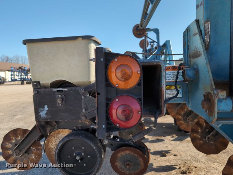 image for item DT1753 1996 Kinze 2600 split row no-till planter