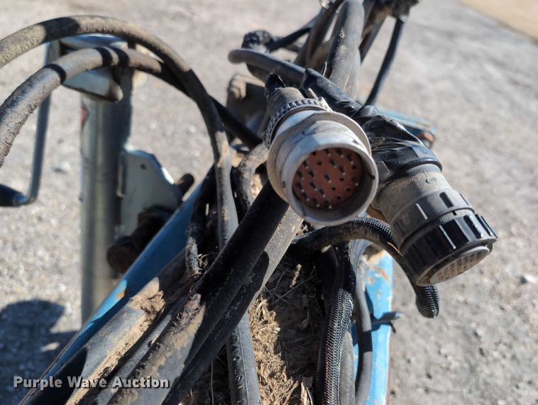 image for item DT1753 1996 Kinze 2600 split row no-till planter