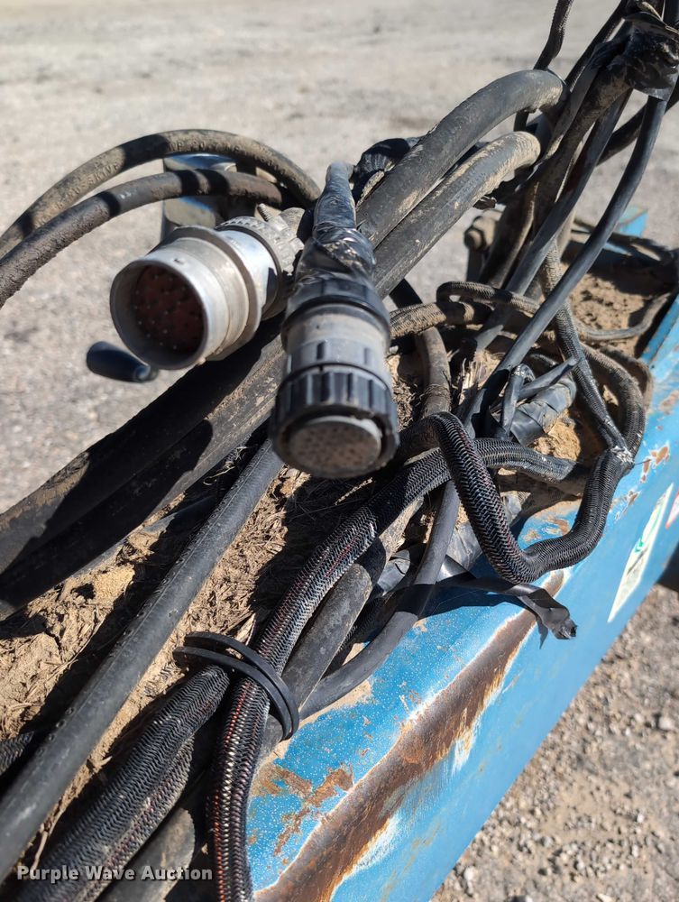 image for item DT1753 1996 Kinze 2600 split row no-till planter