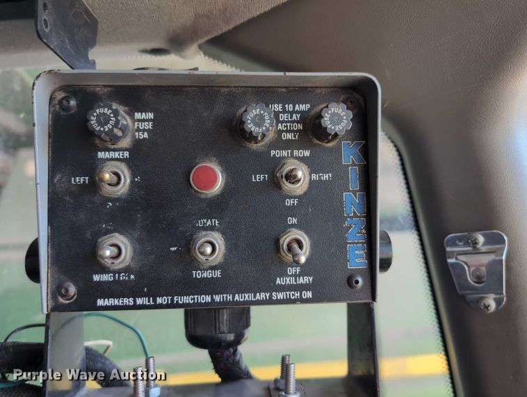 image for item DT1753 1996 Kinze 2600 split row no-till planter