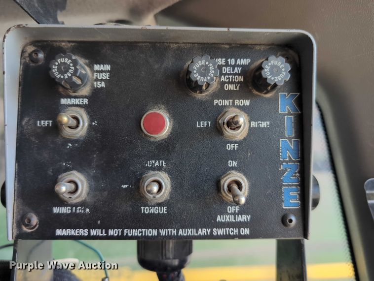 image for item DT1753 1996 Kinze 2600 split row no-till planter