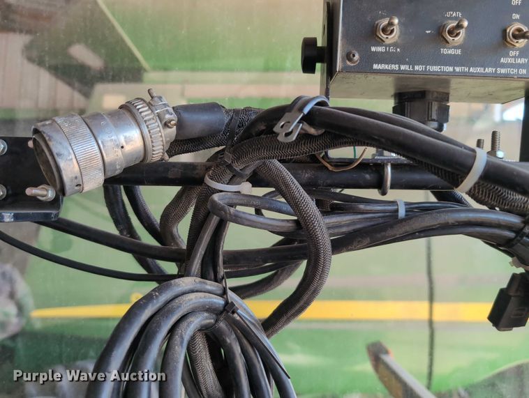 image for item DT1753 1996 Kinze 2600 split row no-till planter