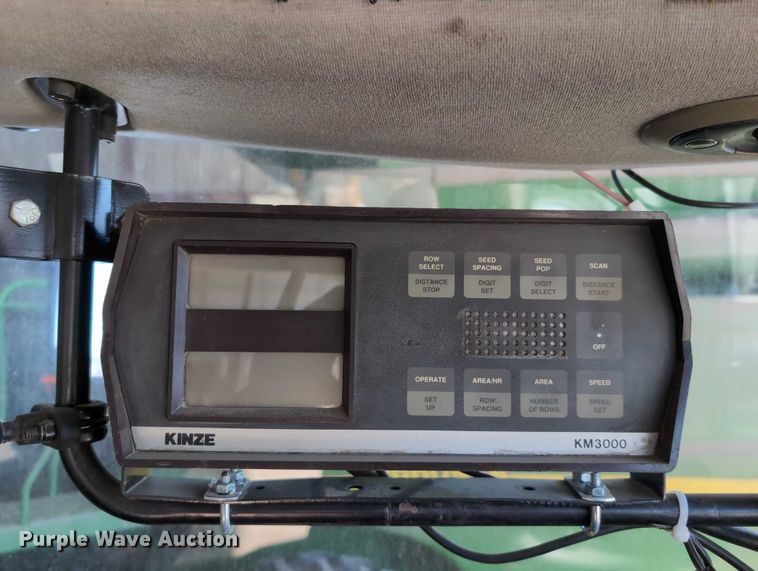 image for item DT1753 1996 Kinze 2600 split row no-till planter