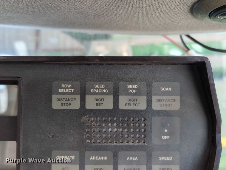 image for item DT1753 1996 Kinze 2600 split row no-till planter