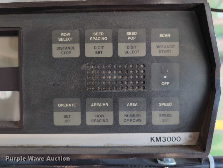 image for item DT1753 1996 Kinze 2600 split row no-till planter