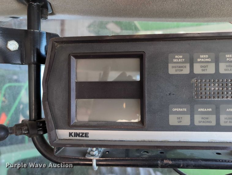 image for item DT1753 1996 Kinze 2600 split row no-till planter