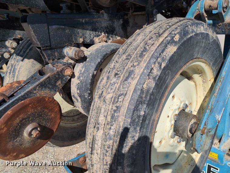 image for item DT1753 1996 Kinze 2600 split row no-till planter