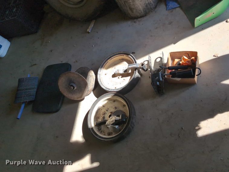 image for item DT1753 1996 Kinze 2600 split row no-till planter