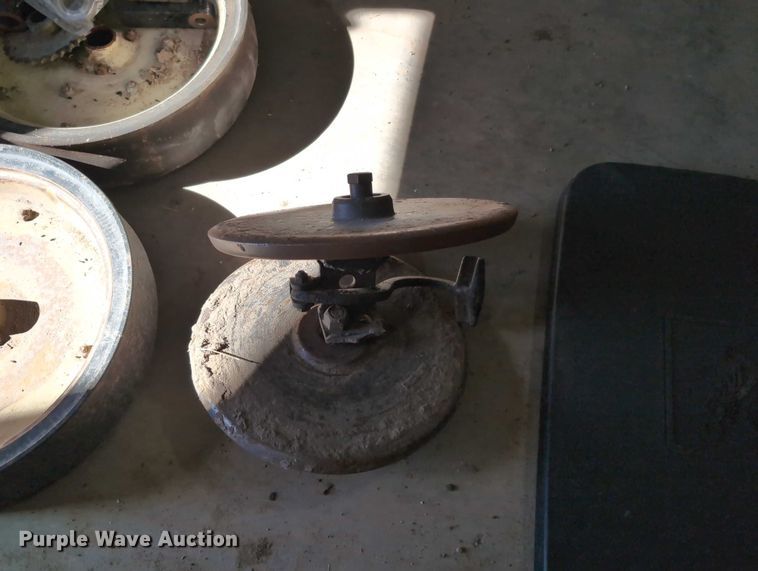 image for item DT1753 1996 Kinze 2600 split row no-till planter