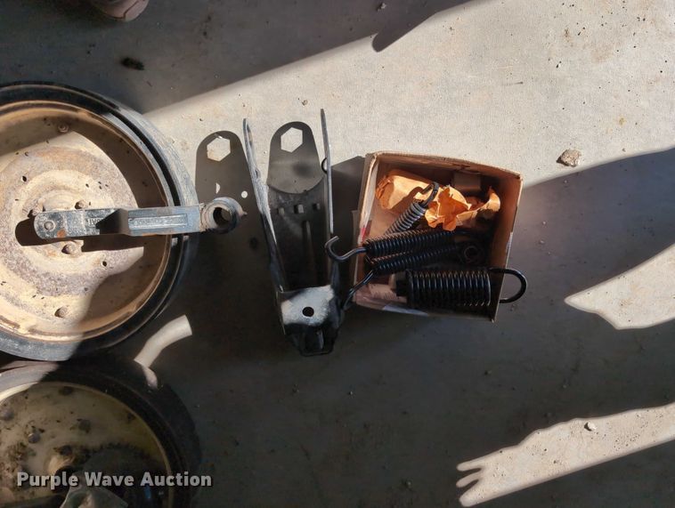 image for item DT1753 1996 Kinze 2600 split row no-till planter