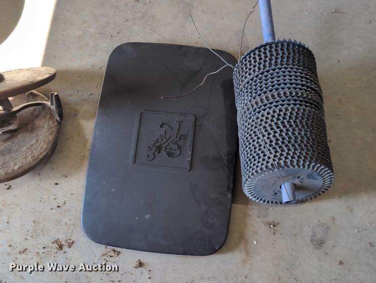 image for item DT1753 1996 Kinze 2600 split row no-till planter