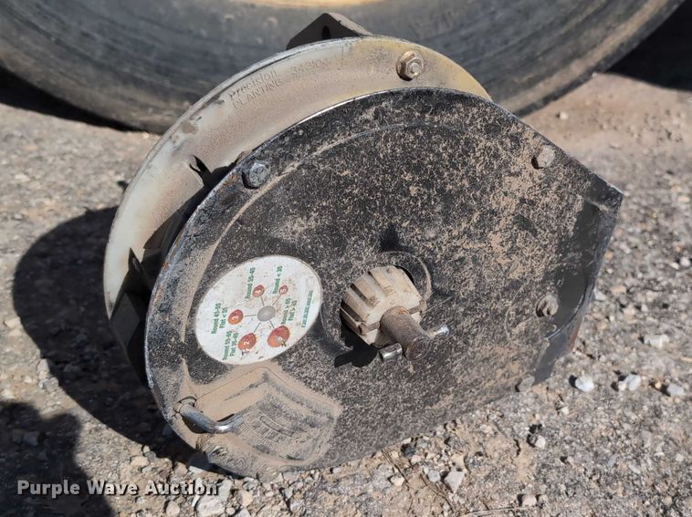 image for item DT1753 1996 Kinze 2600 split row no-till planter