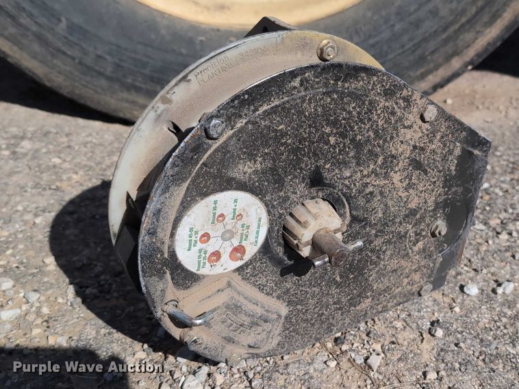 image for item DT1753 1996 Kinze 2600 split row no-till planter