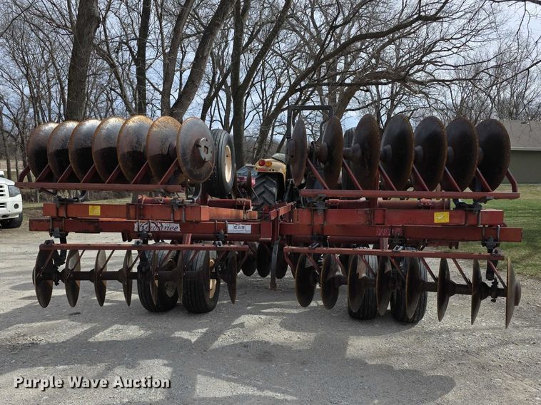 image for item DZ3956 Kewanee 1100 tandem disk