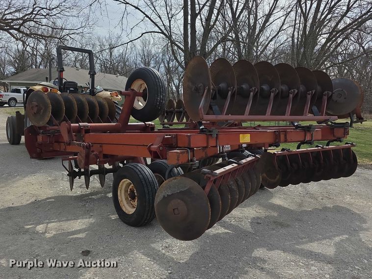 image for item DZ3956 Kewanee 1100 tandem disk