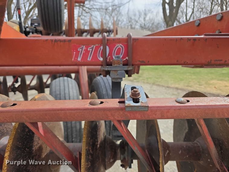 image for item DZ3956 Kewanee 1100 tandem disk