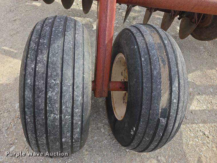 image for item DZ3956 Kewanee 1100 tandem disk