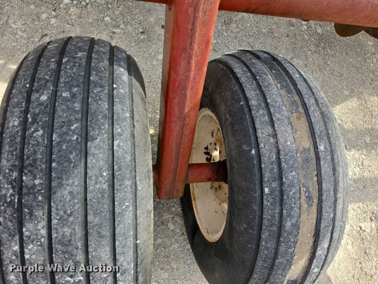 image for item DZ3956 Kewanee 1100 tandem disk